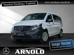 Weiß (arktikweiß) Gebraucht 2022 Mercedes Vito Van / Kleinbus | 33.970 € (Etwas zu teuer)