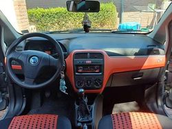 Grau Gebraucht 2005 Fiat Punto Kleinwagen | 1.500 € (Etwas zu teuer)