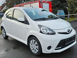 Weiß Gebraucht 2014 Toyota Aygo Kleinwagen | 5.999 € (Fairer Preis)