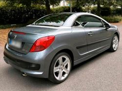 Grau Gebraucht 2007 Peugeot 207 CC Cabrio | 1.990 €