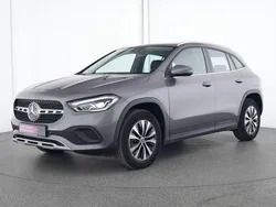 Grau Gebraucht 2023 Mercedes GLA180 Style SUV | 28.624 € (Superpreis)