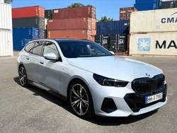 Grau Gebraucht 2024 BMW 520 M Sport Kombi | 54.590 € (Superpreis)