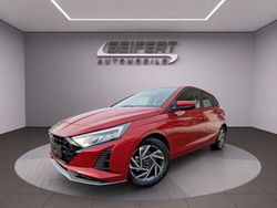 Dragon red / met Neu 2025 Hyundai i20 Trend Limousine | 21.490 € (Fairer Preis)
