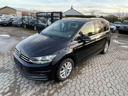 Schwarz Gebraucht 2017 VW Touran Highline Van / Kleinbus | 11.900 € (Superpreis)