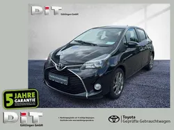 Mysticschwarz mica Gebraucht 2015 Toyota Yaris Club Kleinwagen | 8.990 € (Fairer Preis)