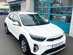 Weiß Gebraucht 2023 Kia Stonic Vision SUV | 17.950 € (Fairer Preis)