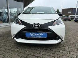Weiß Gebraucht 2016 Toyota Aygo Kleinwagen | 7.500 € (Fairer Preis)