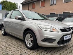 Silber Gebraucht 2008 Ford Focus Style Limousine | 3.990 € (Fairer Preis)