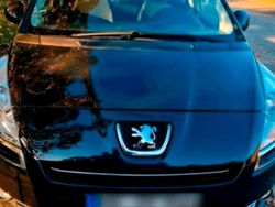 Blau Gebraucht 2010 Peugeot 5008 Van / Kleinbus | 2.999 € (Teuer)