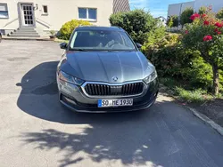 Grau Gebraucht 2021 Skoda Octavia Ambition Kombi | 18.300 € (Guter Preis)