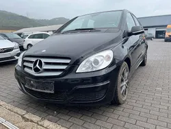 Schwarz Gebraucht 2011 Mercedes B180 Van / Kleinbus | 2.400 € (Superpreis)