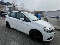 Weiß Gebraucht 2015 BMW 218 Active Tourer Van / Kleinbus | 7.800 € (Superpreis)