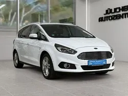 Weiß Gebraucht 2017 Ford S-MAX Titanium Van / Kleinbus | 21.490 €