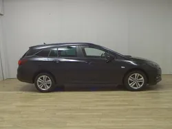 Schwarz Gebraucht 2021 Opel Astra Business Kombi | 9.780 € (Superpreis)