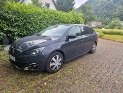 Grau Gebraucht 2015 Peugeot 308 Style Kombi | 9.700 €