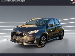 Grau Gebraucht 2024 Toyota Yaris Hybrid Limousine | 21.990 € (Fairer Preis)