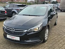 Schwarz Gebraucht 2018 Opel Astra Edition Limousine | 9.900 € (Fairer Preis)