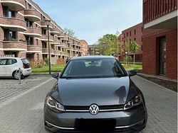 Grau Gebraucht 2017 VW Golf VII Limousine | 13.700 € (Etwas zu teuer)