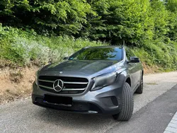Grau Gebraucht 2016 Mercedes GLA200 SUV | 19.900 € (Etwas zu teuer)