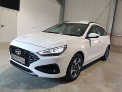 Atlasweiß Gebraucht 2024 Hyundai i30 Edition Kombi | 25.489 € (Guter Preis)