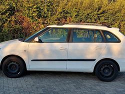 Weiß Gebraucht 2011 Skoda Fabia Ambiente Kleinwagen | 4.100 € (Fairer Preis)