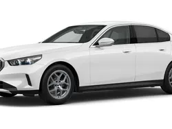 Weiß Gebraucht 2024 BMW 520 Comfort Edition Limousine | 52.621 € (Guter Preis)