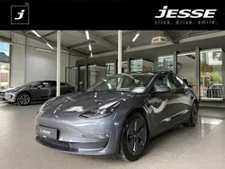Grau (metallic) Gebraucht 2022 Tesla Model 3 Long Range Limousine | 28.990 € (Fairer Preis)