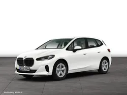 Mineralweiß metallic Gebraucht 2024 BMW 216 Active Tourer Luxury Line Van / Kleinbus | 30.624 € (Etwas zu teuer)