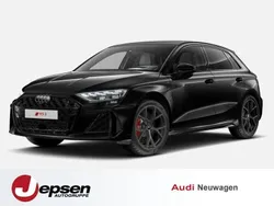 Mythosschwarz metallic Neu 2025 Audi RS3 Sportback Sport Kleinwagen | 71.100 € (Guter Preis)