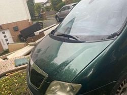 Grün Gebraucht 2002 Lancia Phedra Van / Kleinbus | 1.600 €