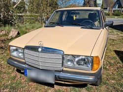 Gelb Gebraucht 1980 Mercedes E230 Limousine | 7.000 €