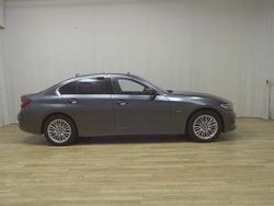 Grau Gebraucht 2022 BMW 320e Luxury Line Limousine | 26.980 € (Fairer Preis)