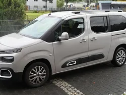 Grau Gebraucht 2019 Citroën Berlingo Shine Van / Kleinbus | 19.500 € (Fairer Preis)