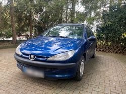 Blau Gebraucht 2001 Peugeot 206 Kleinwagen | 1.800 € (Teuer)