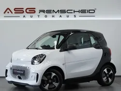 Weiß Gebraucht 2020 Smart ForTwo Electric Drive Passion Limousine | 9.800 € (Fairer Preis)
