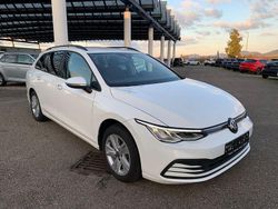 Weiß Gebraucht 2024 VW Golf VIII Life Kombi | 25.900 € (Fairer Preis)