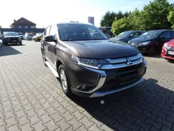 Granitbraun Gebraucht 2017 Mitsubishi Outlander Plus SUV | 16.950 € (Fairer Preis)