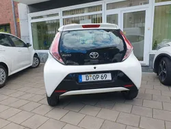 Weiß Gebraucht 2018 Toyota Aygo Edition-S Kleinwagen | 6.900 € (Fairer Preis)