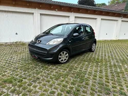 Grau Gebraucht 2009 Peugeot 107 Kleinwagen | 3.390 € (Fairer Preis)