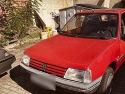 Rot Gebraucht 1992 Peugeot 205 Kleinwagen | 1.100 €