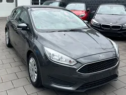 Grau Gebraucht 2015 Ford Focus Ambiente Limousine | 8.200 € (Guter Preis)