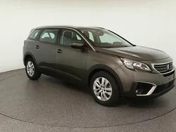Grün Gebraucht 2019 Peugeot 5008 Business-Line Van / Kleinbus | 16.960 € (Superpreis)