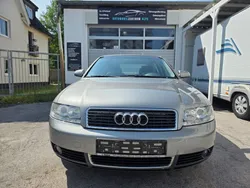 Grau Gebraucht 2002 Audi A4 Limousine | 2.191 € (Fairer Preis)