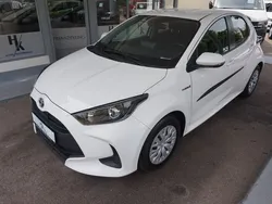 Weiß Gebraucht 2021 Toyota Yaris Hybrid Business Edition Limousine | 16.299 € (Fairer Preis)