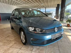 Blau Gebraucht 2016 VW Golf Sportsvan Comfortline Van / Kleinbus | 13.200 € (Fairer Preis)