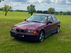 Rot Gebraucht 1994 BMW 320 Limousine | 6.000 €