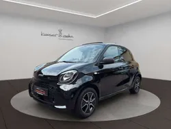 Schwarz Gebraucht 2021 Smart ForFour Electric Drive Passion Kleinwagen | 12.453 € (Etwas zu teuer)