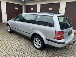 Silber Gebraucht 2001 VW Passat Kombi | 2.000 € (Fairer Preis)