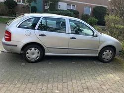 Grau Gebraucht 2002 Skoda Fabia Elegance Kombi | 1.700 € (Fairer Preis)
