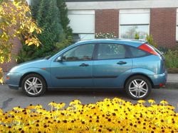 Blau metallic Gebraucht 2000 Ford Focus Futura Limousine | 2.200 € (Guter Preis)